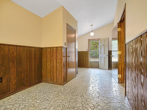 4th image of 10046 Autumn Ln