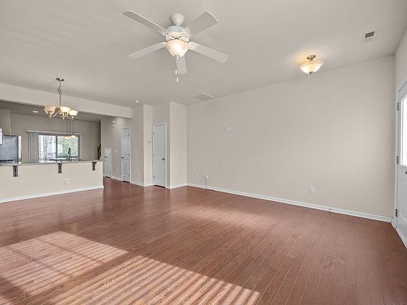 4th image of 232 Mount Evans Dr