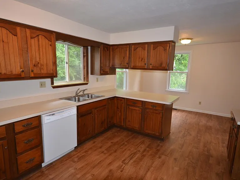 2699 Linwood Rd — Photo 16