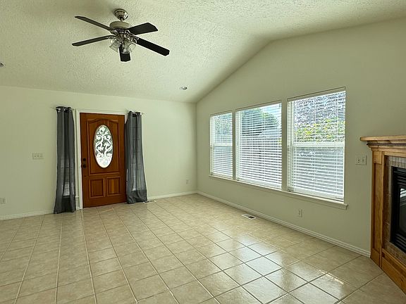 4th image of 721 Hawthorne St