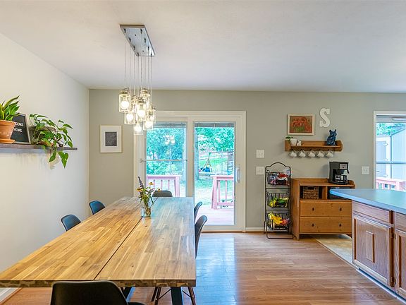5th image of 1012 Bridle Ct