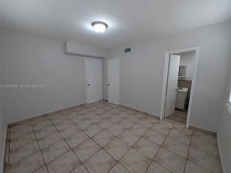 500 SW 7th St #LOWER — Photo 7