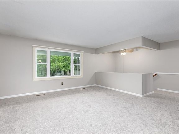 3rd image of 1527 Pleasant Dr