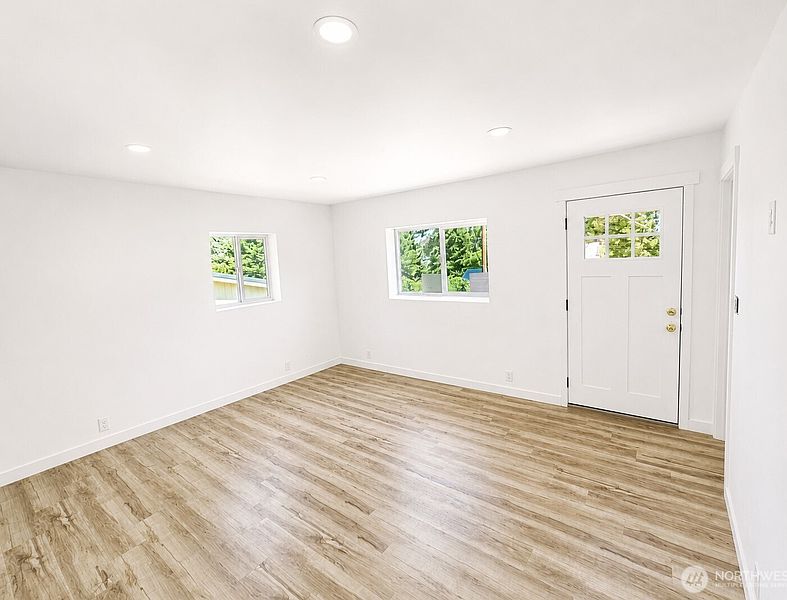 5th image of 13055 33rd Avenue S