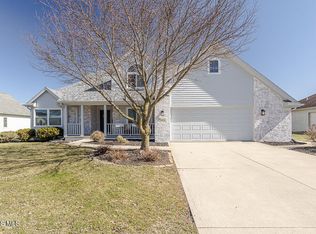 505 Pine Valley Dr, Bowling Green, OH 43402