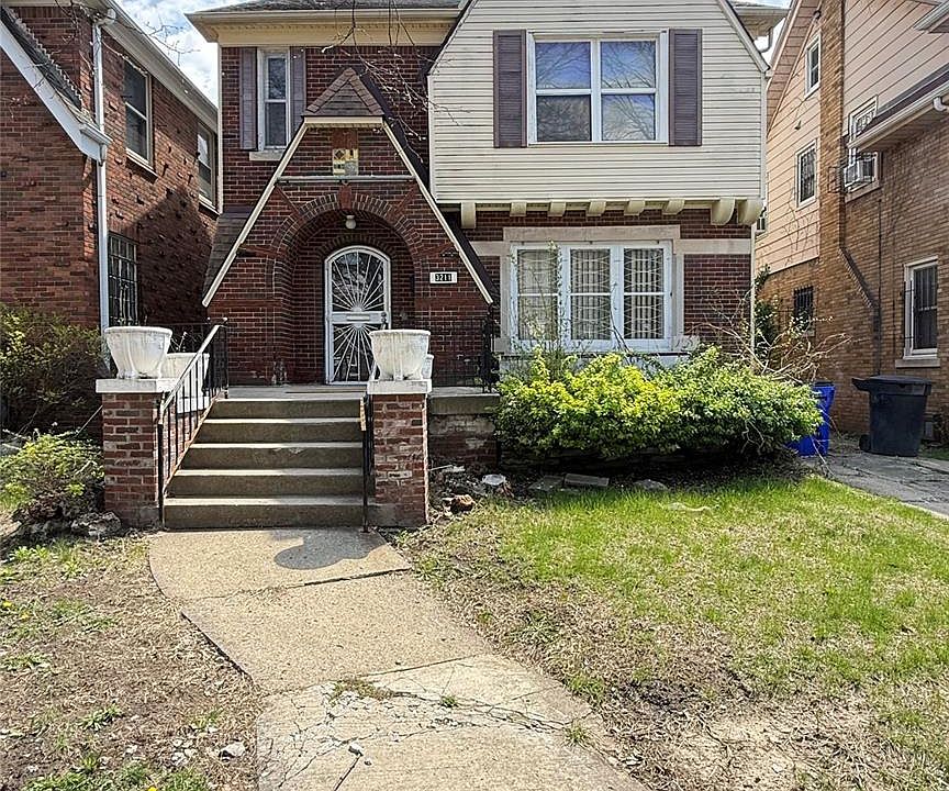 1st image of 3211 Leslie St