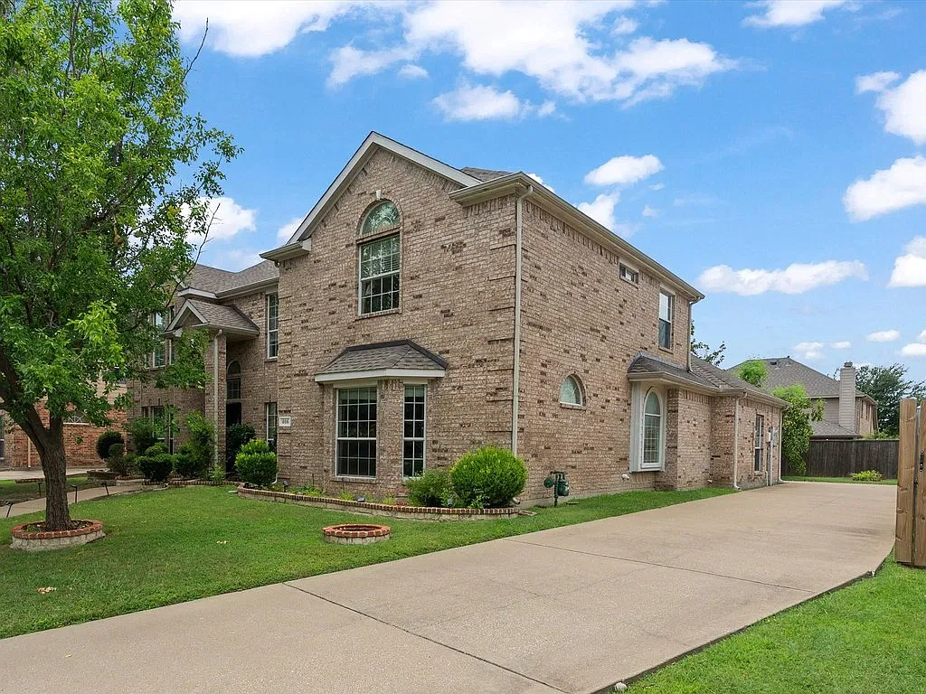 5 bed, 3.5 bath, 3499 sqft, $3,400 — Photo 3
