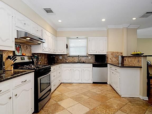 4th image of 3620 Vancouver Dr