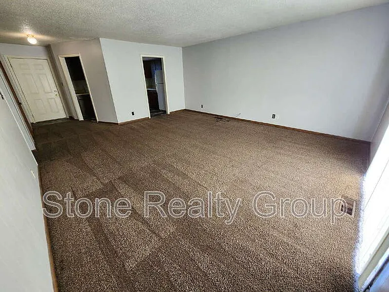 2333 Wallace Ave — Photo 3