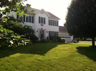 16 Hubbells Falls Dr, Essex Junction, VT 05452