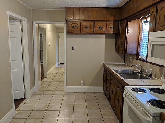3rd image of 704 W Sears St