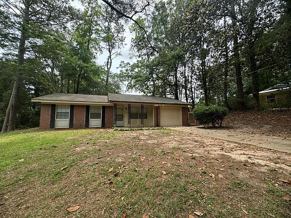 2nd image of 206 Myrtlewood Dr