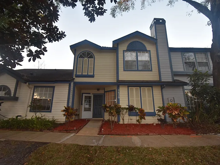 2620 Lancaster Ct — Photo 2