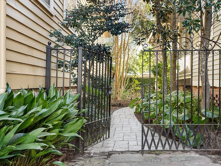 5 Colonial St — Photo 44