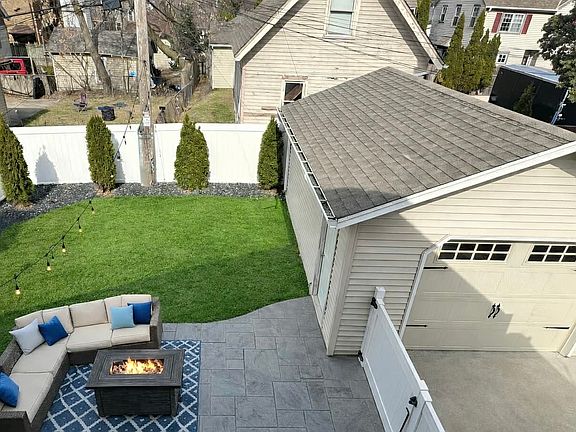 2nd image of 1912 E Lake Bluff Blvd