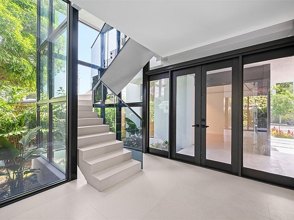3rd image of 3310 Elizabeth St