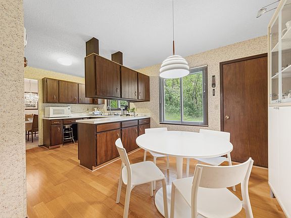 5th image of 12108 Red Oak Ct S
