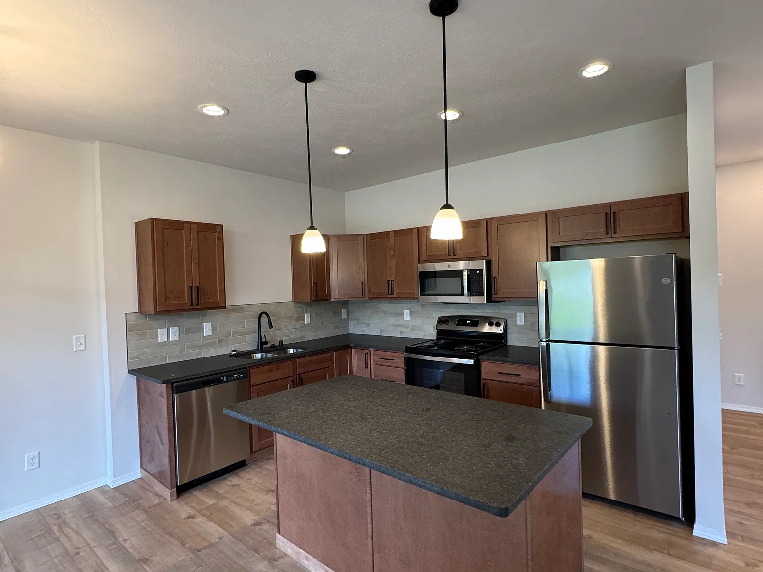 3 bed, 2.5 bath, 1440 sqft, $2,395 — Photo 4
