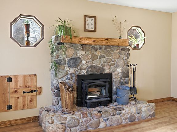 5th image of 8459 S Maple Island Rd