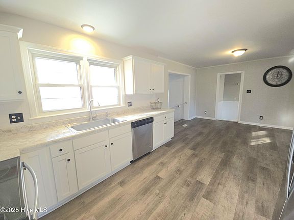 5th image of 909 Clyde Drive