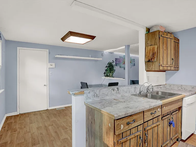7915 Broadview Dr — Photo 15