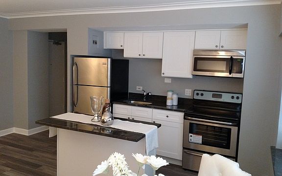 3rd image of 4920 N Marine Dr #123