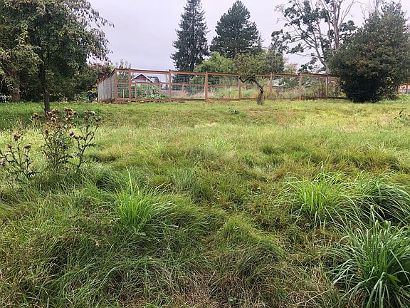 2nd image of 5739 Vista Dr #B