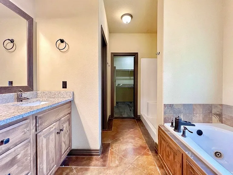 11890 Club House Pkwy — Photo 7