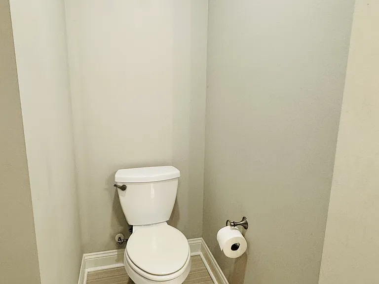 527 Cloverdale Dr — Photo 19