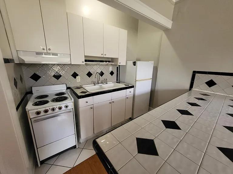 Amelia Apartments — Photo 27