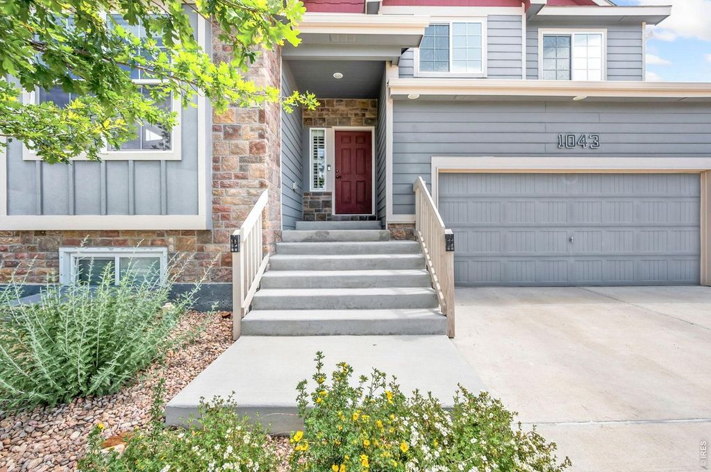 1043 Highline Ct