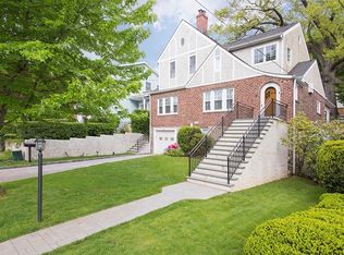 52 Sherwood Dr, Larchmont, NY
