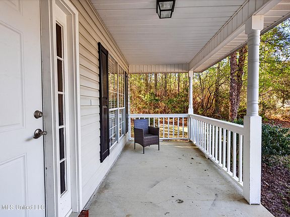 5th image of 2000 Deer St