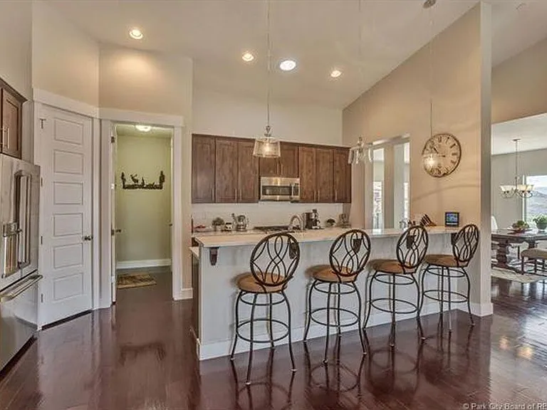 Kitchen bar