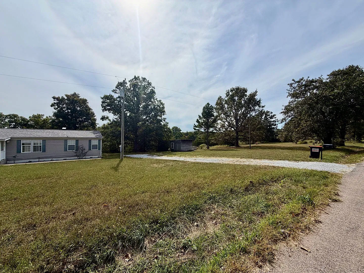 Cute 3 bed 2 bath with beautiful yard!! — Photo 3