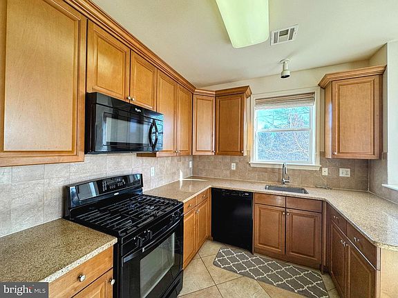 5th image of 622 Masterson Ct