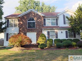 27 Johanna Ct, Piscataway, NJ 08854