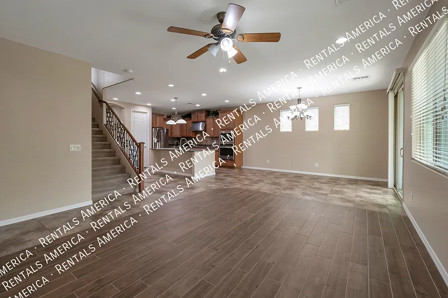 4 bed, 2721 sqft, $2,950 — Photo 3