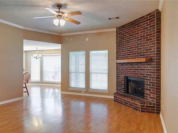 2nd image of 1400 Front Royal Dr