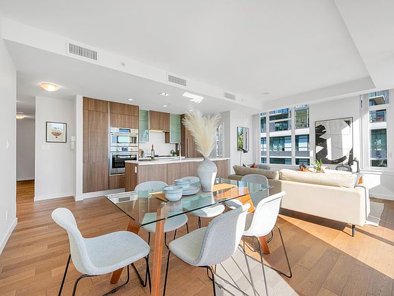 3rd image of 2565 Maple St #602