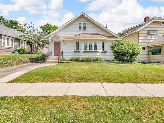 2nd image of 806 Oakridge Dr