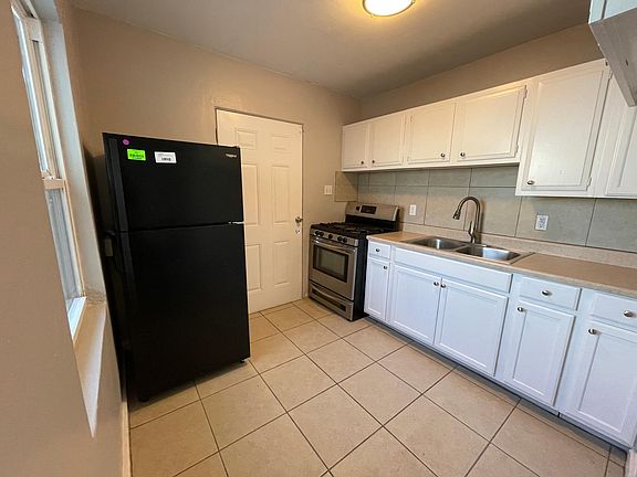 3rd image of 5956 Trowbridge Dr Rear B