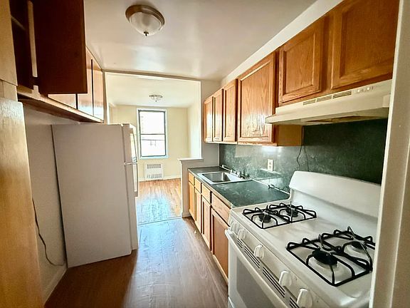 3rd image of 2060 E 19th St APT 3I