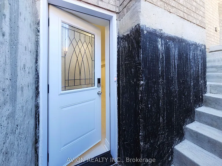 6 Plantain Ln #BASEMENT — Photo 2