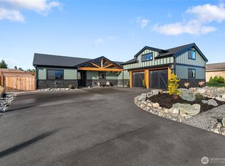 8227 Comox Rd, Blaine, WA 98230