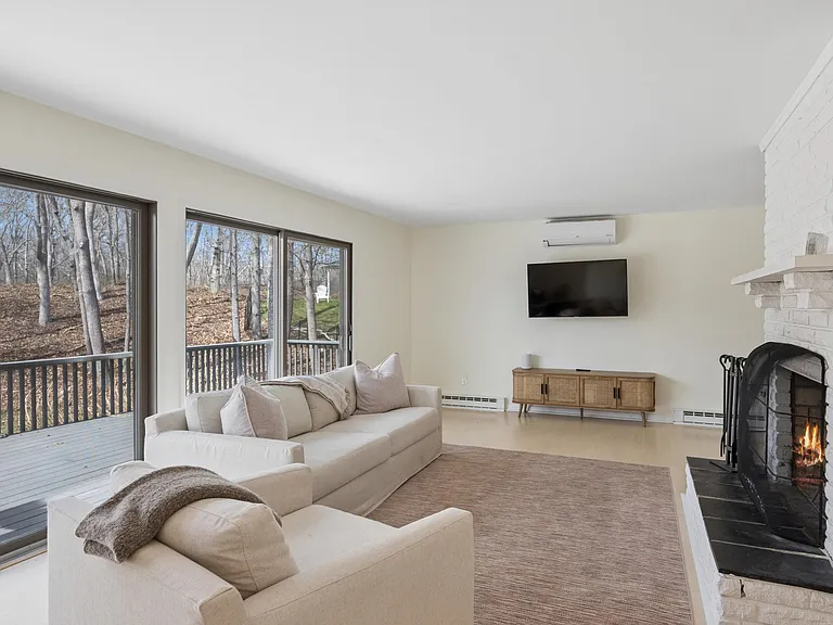 6 Laurel Dr — Photo 9