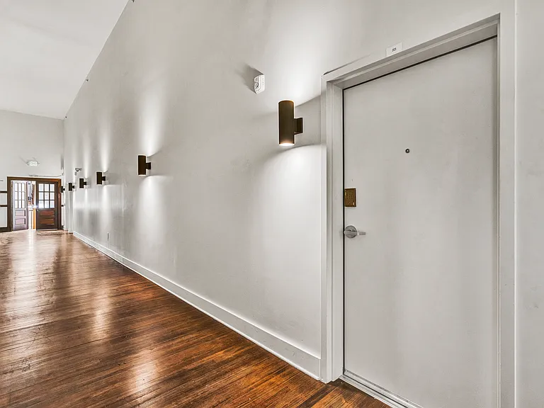 Belmont Lofts — Photo 1