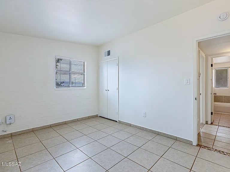 104 N Douglas Ave — Photo 17