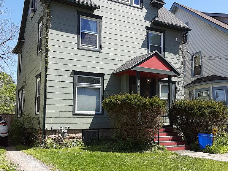 931 Westcott St — Photo 2