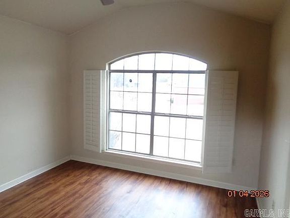 4th image of 110 Woodridge Ct